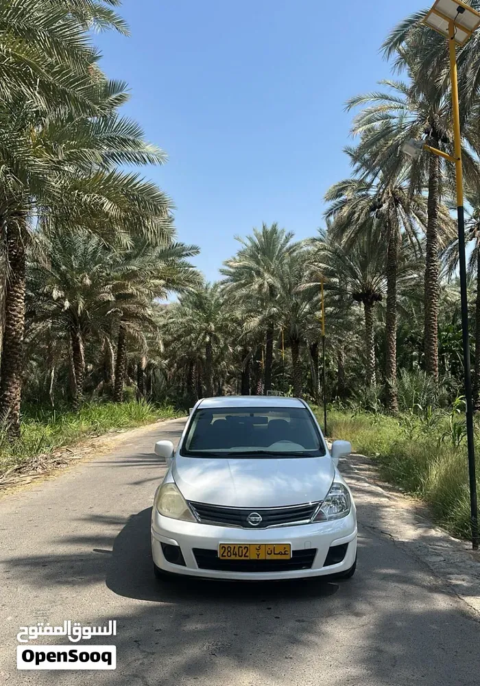 Nissan Tiida 2012 photo 2