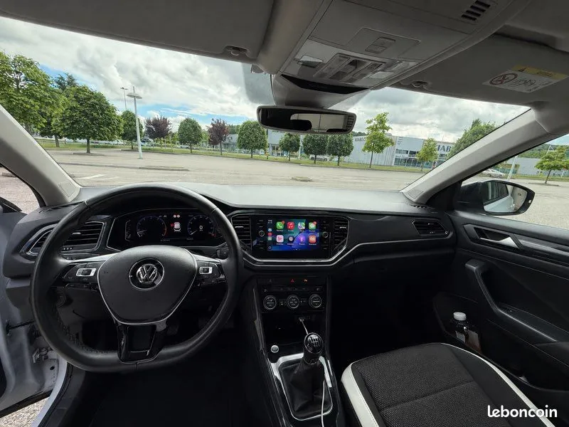 Volkswagen T-Roc 2018 photo 2