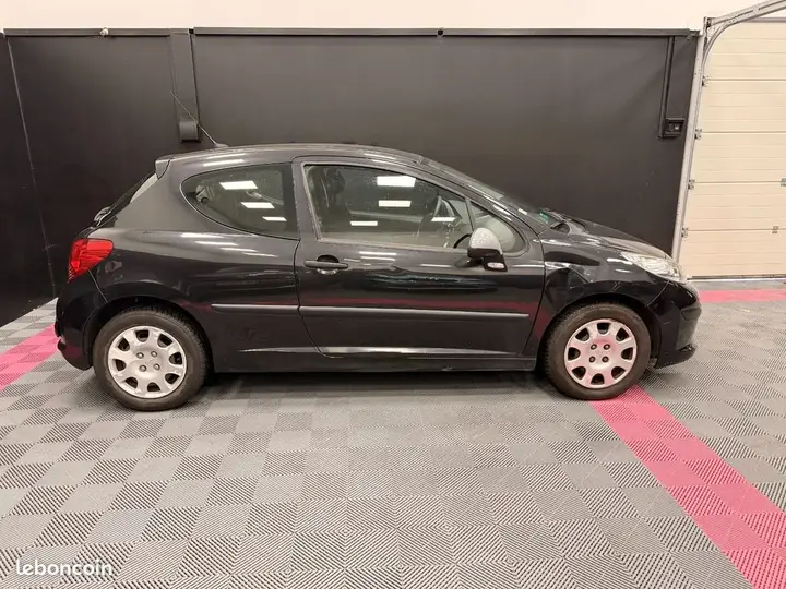 Peugeot 207 2009 photo 2