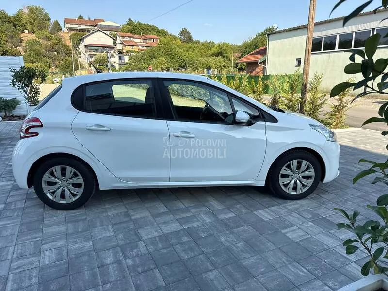 Peugeot 208 2013 photo 5