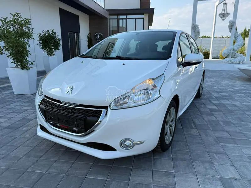 Peugeot 208 2013 photo 2