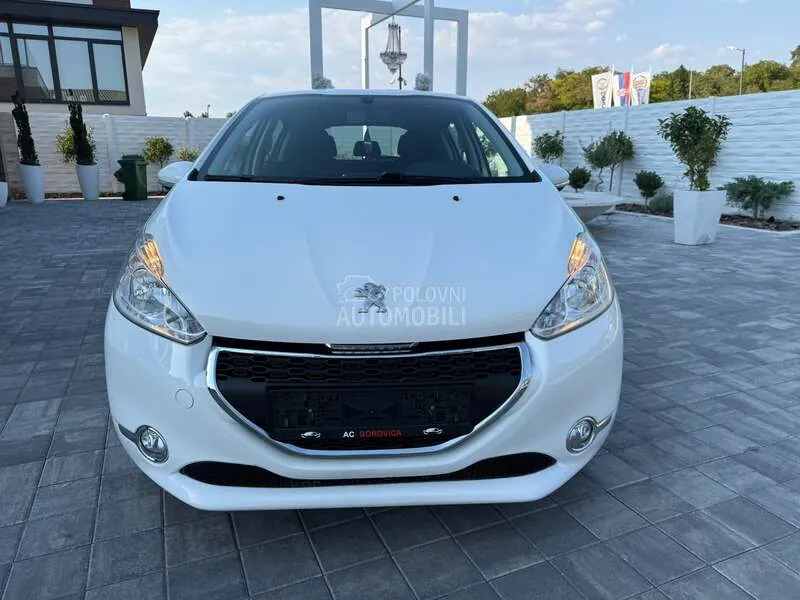 Peugeot 208 2013 photo 3