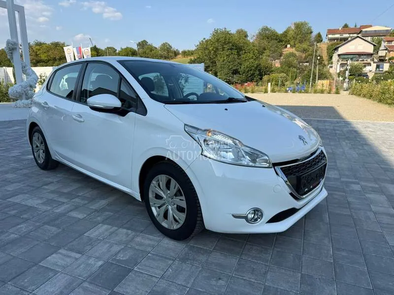 Peugeot 208 2013 photo 4