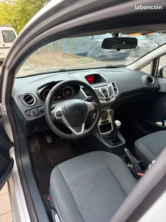 Ford Fiesta 2012 photo 3