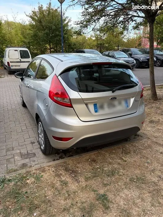 Ford Fiesta 2012 photo 2