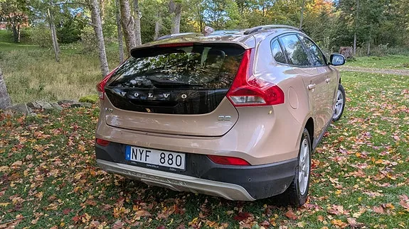 Volvo V40 Cross Country 2014 photo 3