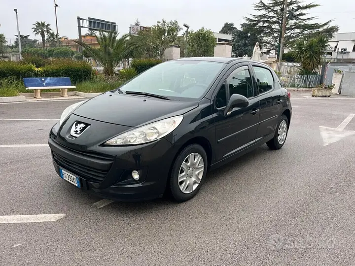 Peugeot 207 2010 photo 2