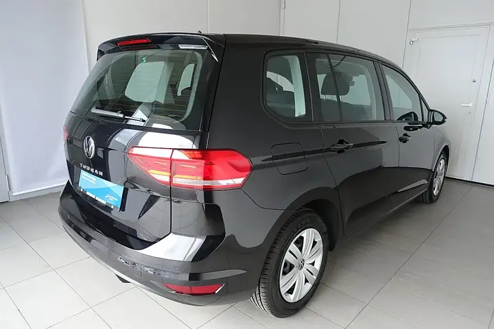 Volkswagen Touran 2023 photo 3