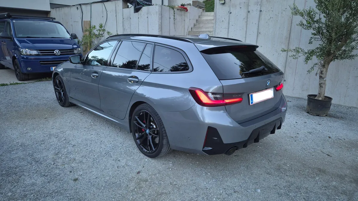 BMW 3 Series 2022 photo 2