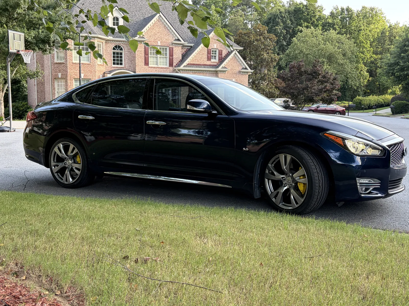 Infiniti Q70L