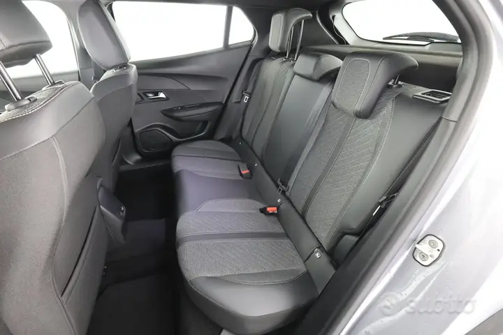 Peugeot 2008 2025 photo 3