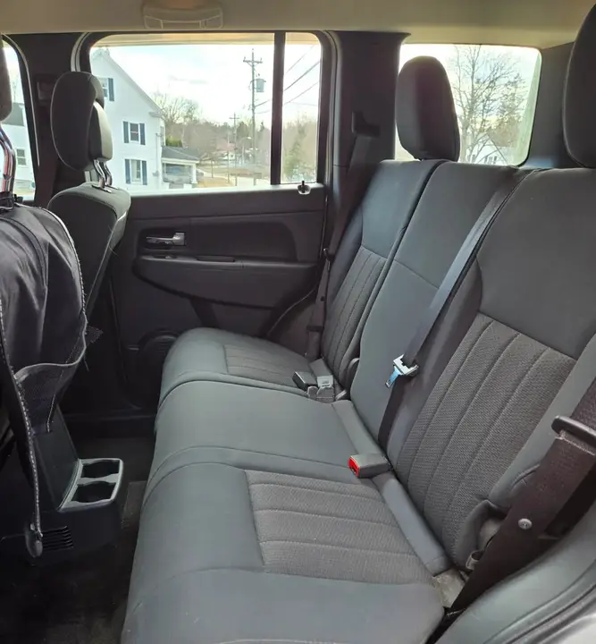 Jeep Liberty 2012 photo 4