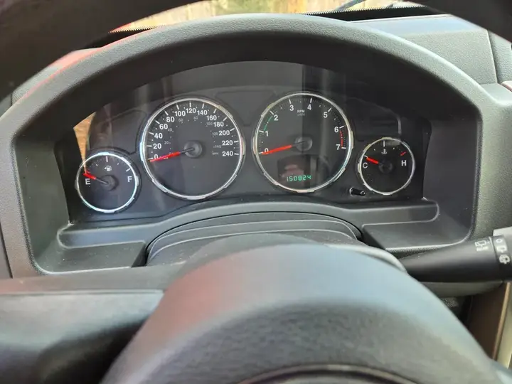 Jeep Liberty 2012 photo 2