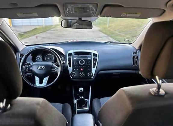 Kia Ceed 2010 photo 2