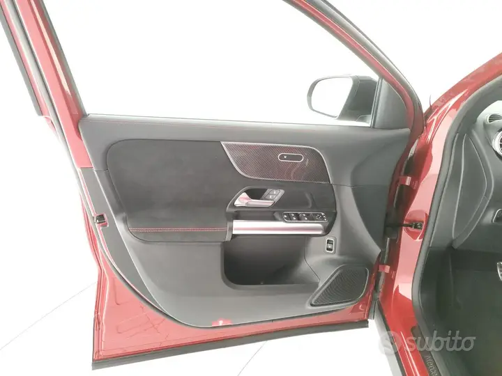 Mercedes-Benz Gla 2024 photo 5