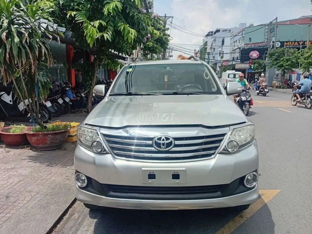Toyota Fortuner 2014 photo 2