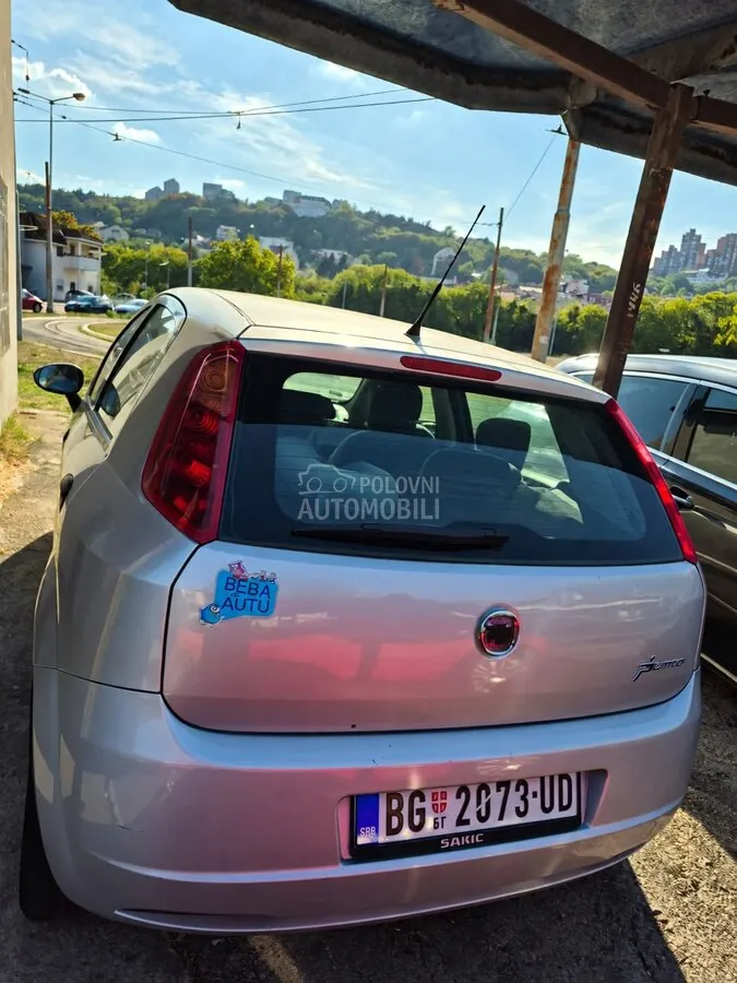 Fiat Grande Punto 2011 photo 2