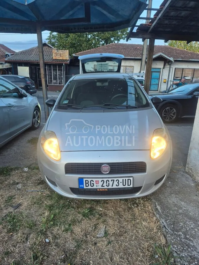 Fiat Grande Punto 2011 photo 4