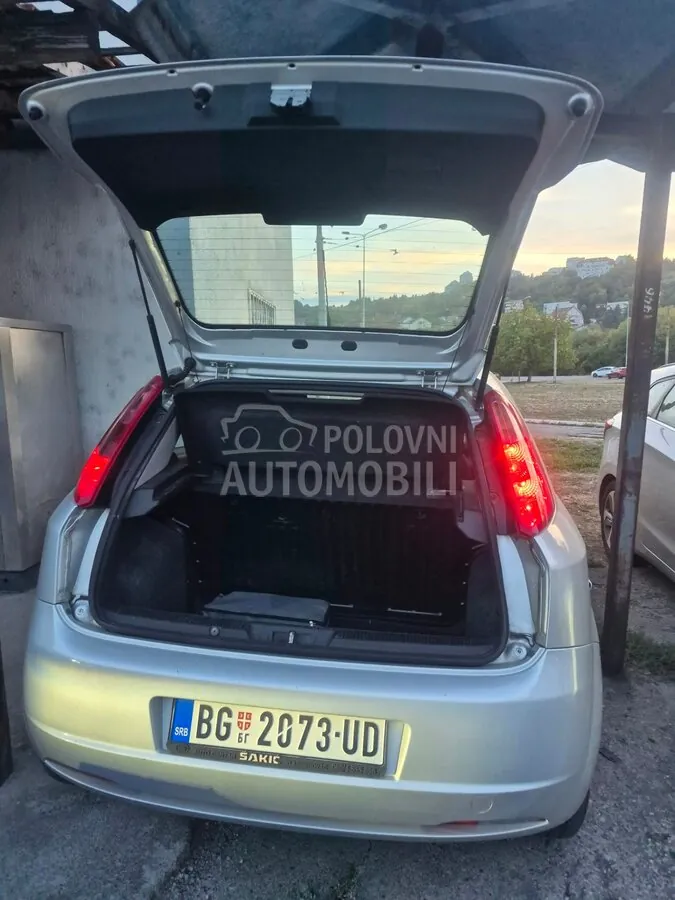 Fiat Grande Punto 2011 photo 5