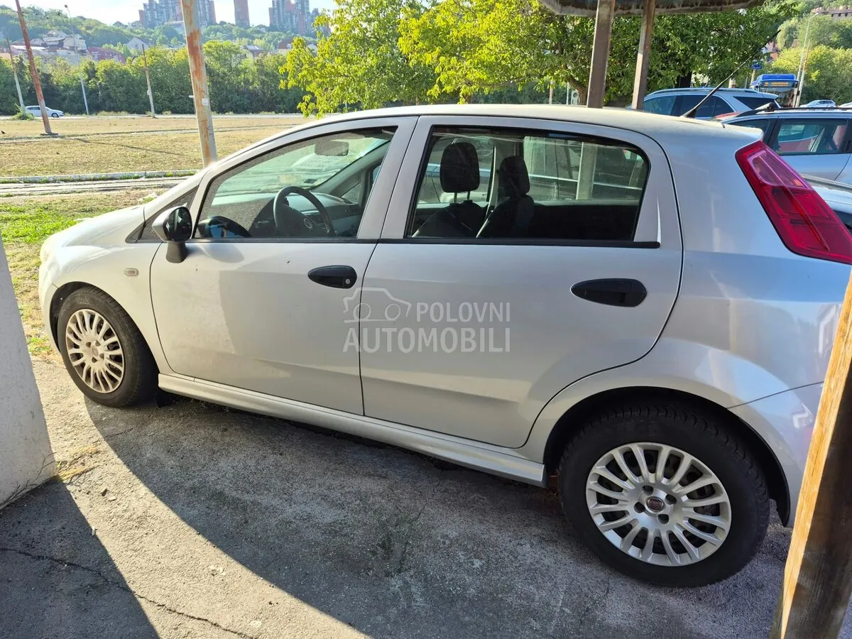 Fiat Grande Punto 2011 photo 3