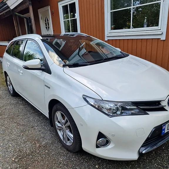 Toyota Auris 2013 photo 2