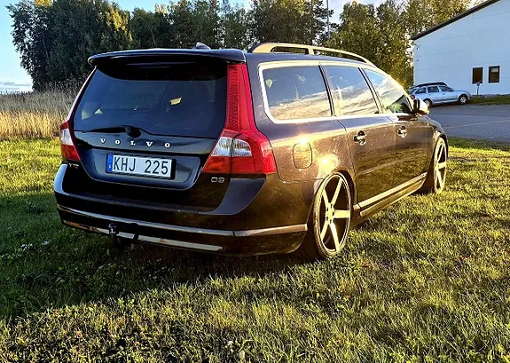 Volvo V70 2012 photo 2