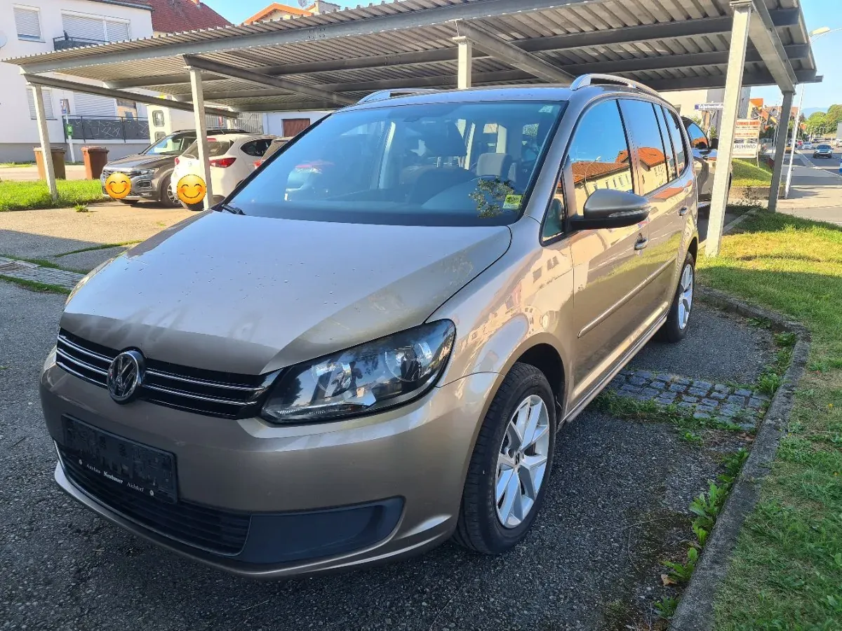 Volkswagen Touran 2012 photo 3