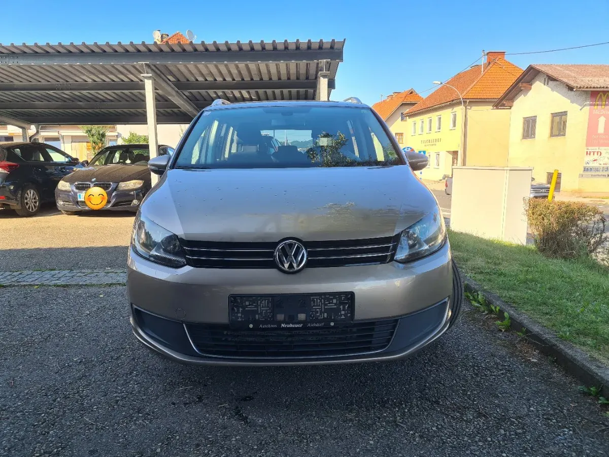 Volkswagen Touran 2012 photo 2