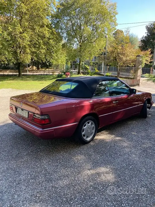 Mercedes-Benz W124 1995 photo 3