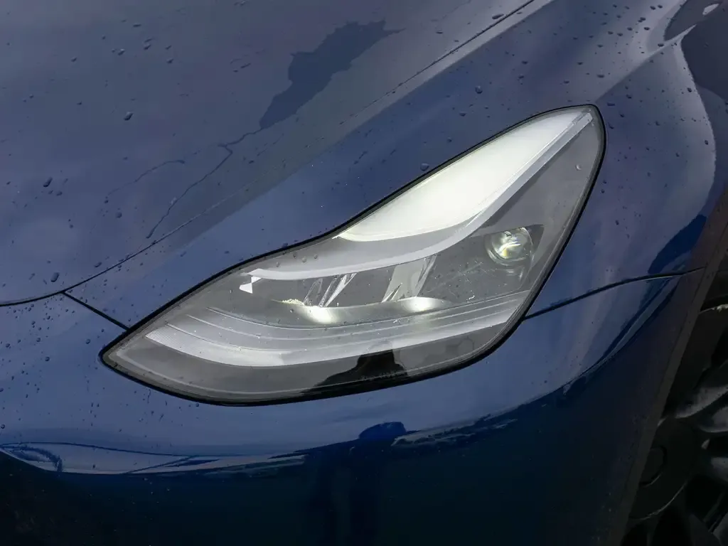 Tesla Model Y 2023 photo 3