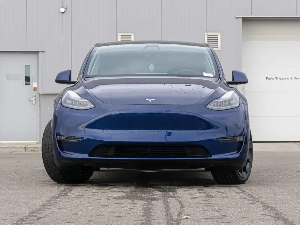 Tesla Model Y 2023 photo 2