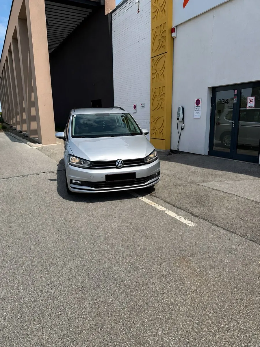 Volkswagen Touran 2020 photo 2
