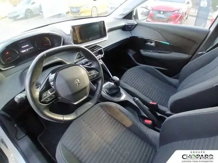 Peugeot 208 2022 photo 2