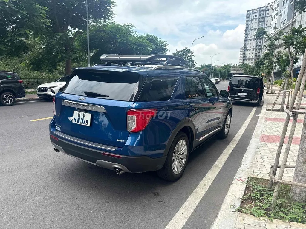 Ford Explorer 2022 photo 3