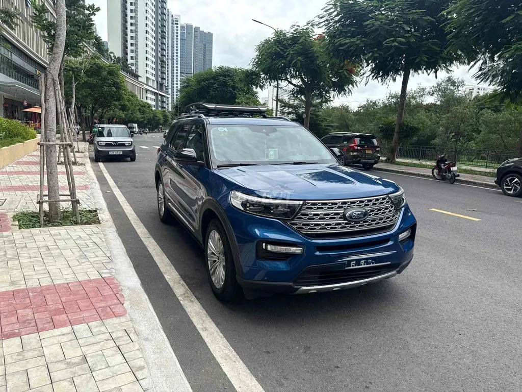 Ford Explorer 2022 photo 2