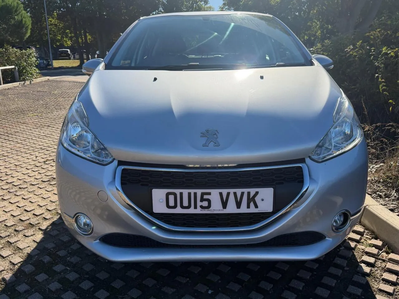 Peugeot 208 2015 photo 3