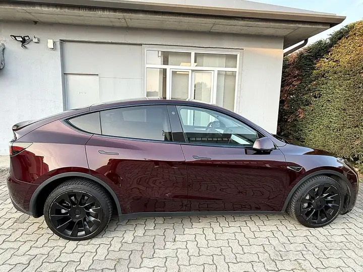 Tesla Model Y 2023 photo 2