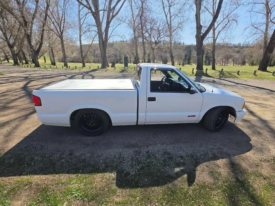 Chevrolet S10 1996 photo 2
