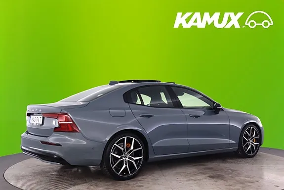 Volvo S60 2023 photo 2