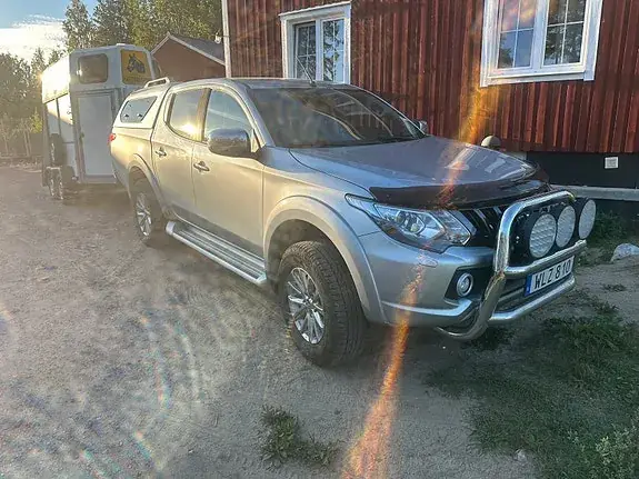 Mitsubishi L200 2017 photo 2