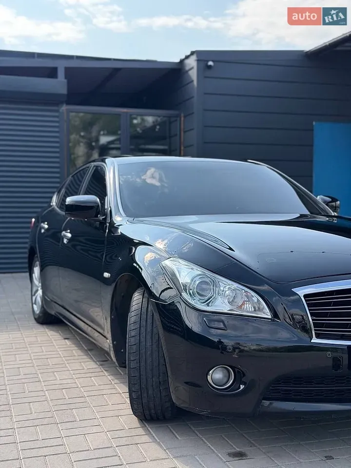 Infiniti M37 2011 photo 3