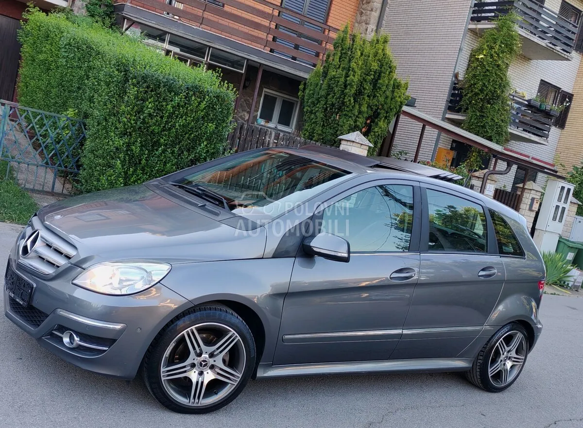 Mercedes-Benz B 180 2011 photo 2