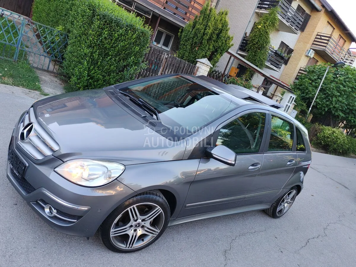 Mercedes-Benz B 180 2011 photo 4