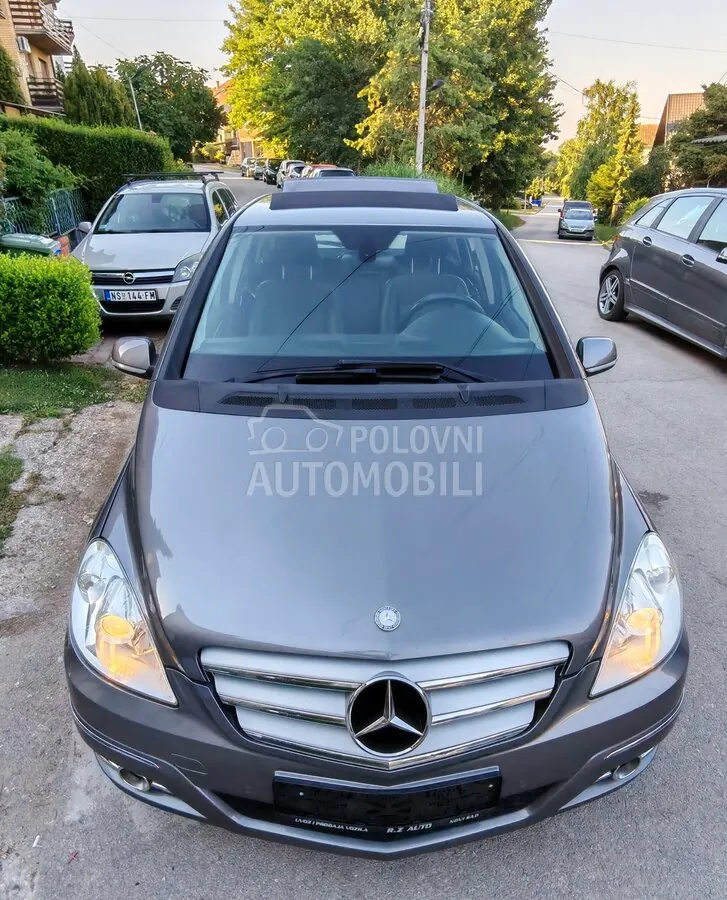 Mercedes-Benz B 180 2011 photo 3