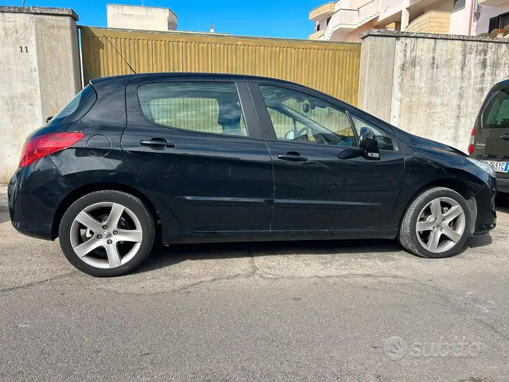 Peugeot 308 2008 photo 2