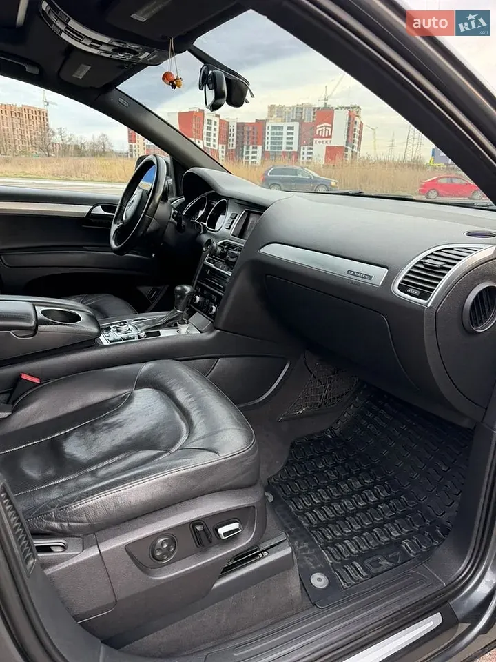 Audi Q7 2012 photo 4