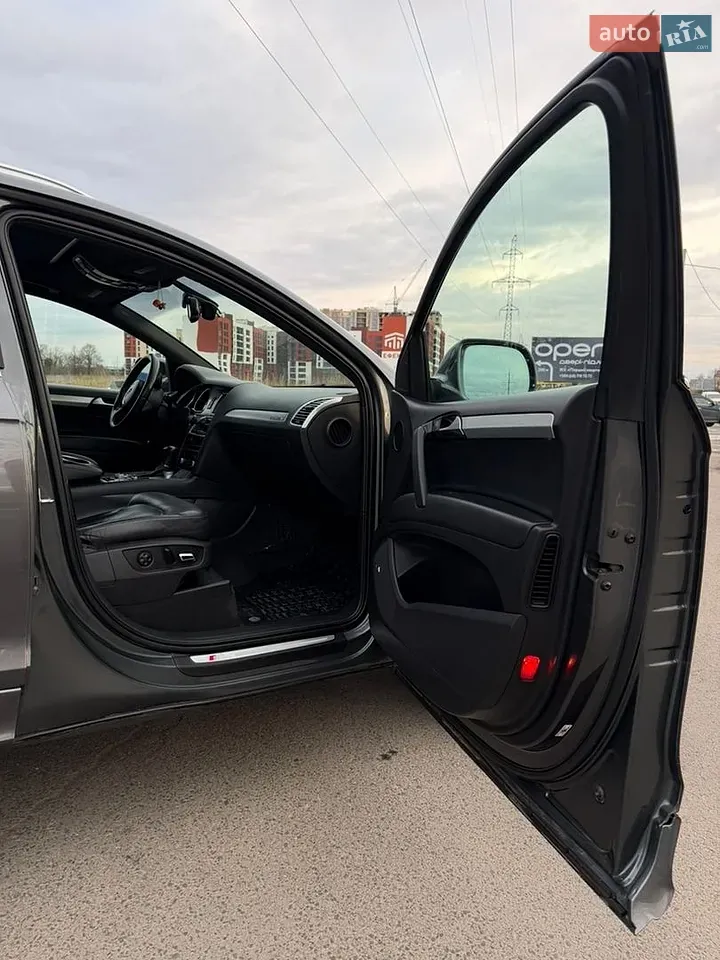 Audi Q7 2012 photo 2