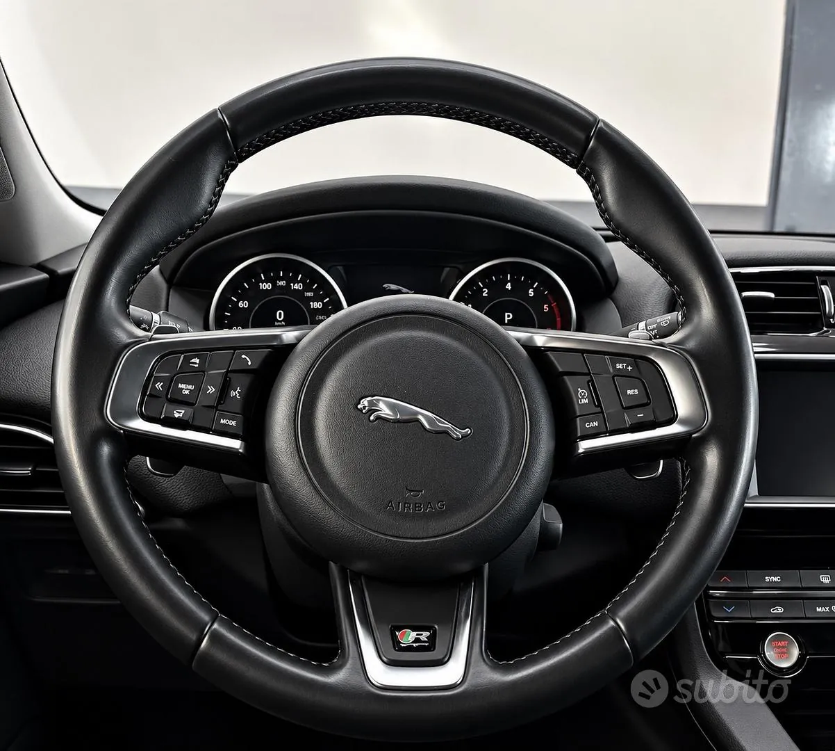 Jaguar F-Pace 2017 photo 3