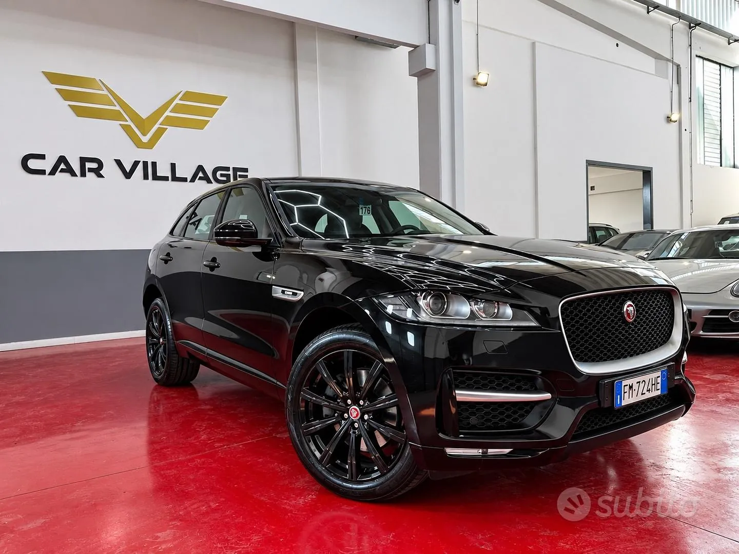 Jaguar F-Pace 2017 photo 2