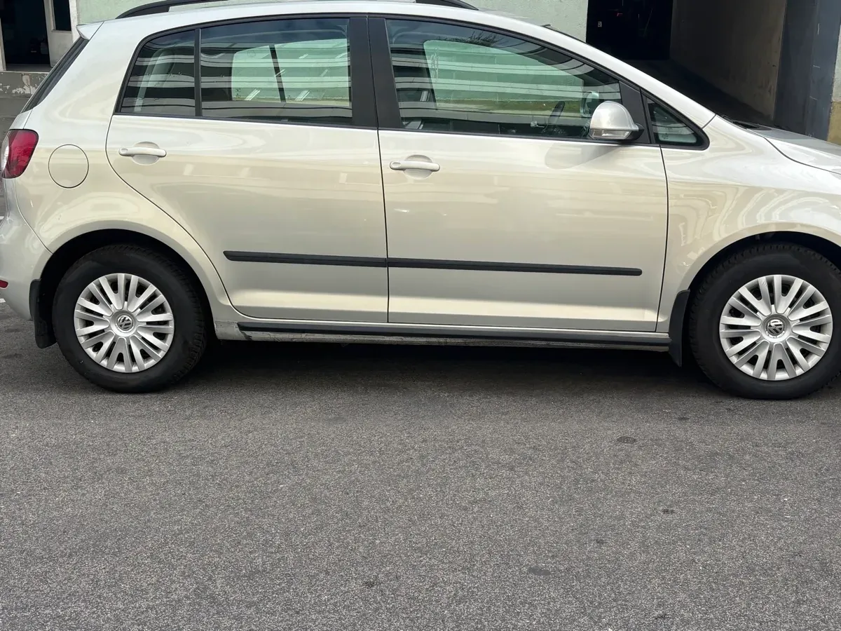 Volkswagen Golf 2010 photo 3